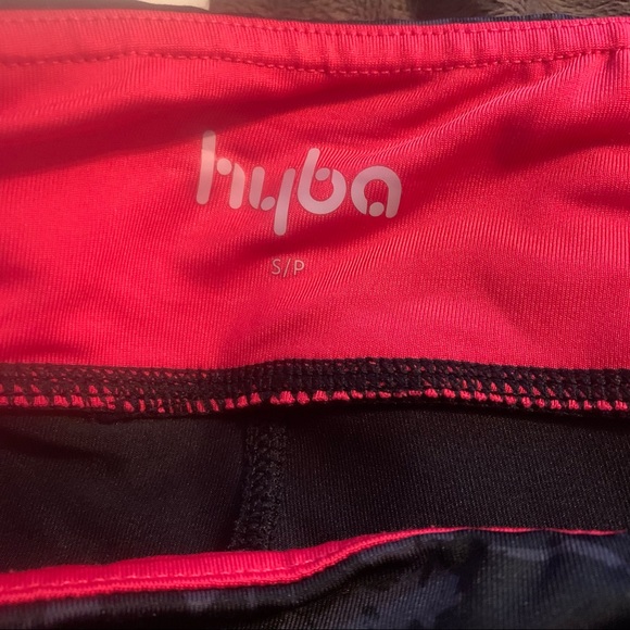 Hyba Activewear Floral/Stripes Capri - Picture 9 of 9